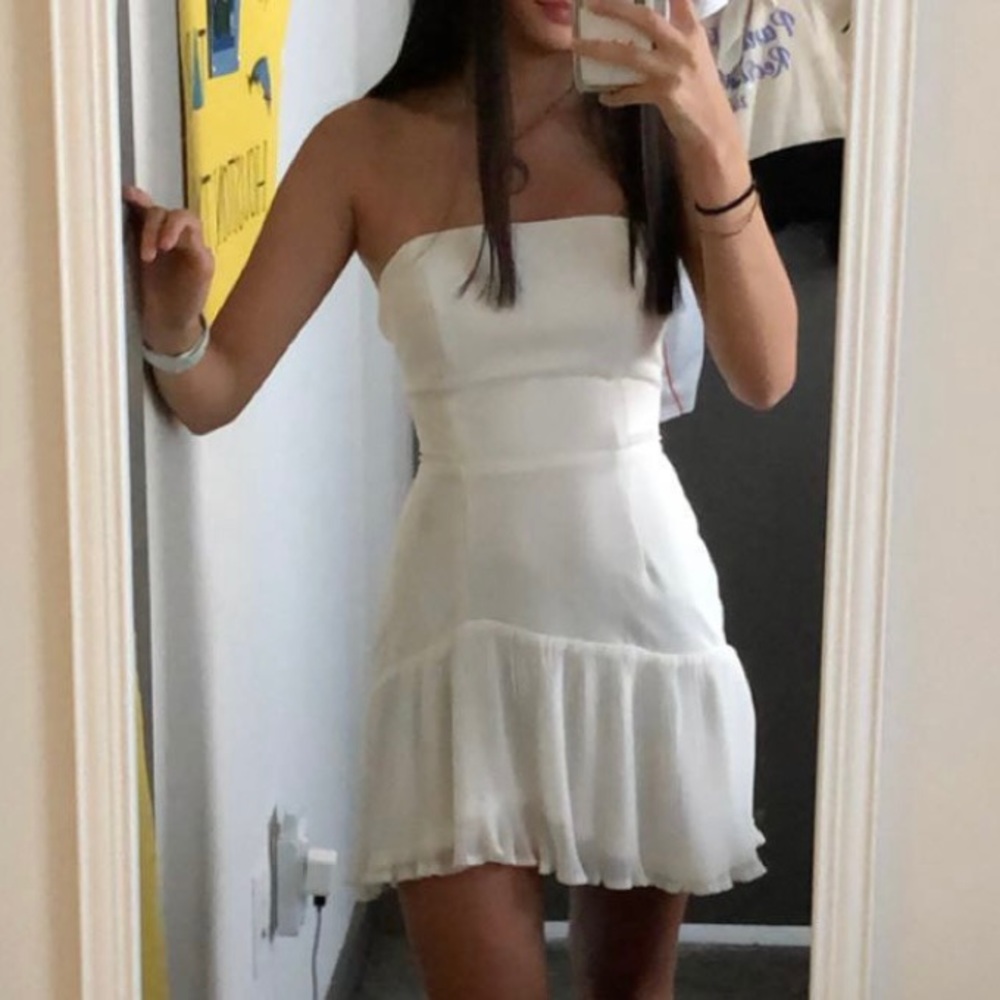 Selfie Leslie White Ruffle Strapless Mini Dress (size small)